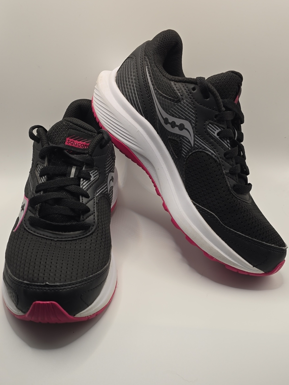 Saucony Women's Cohesion 16 Running Shoes in Black/Fuchsia -S10781-10